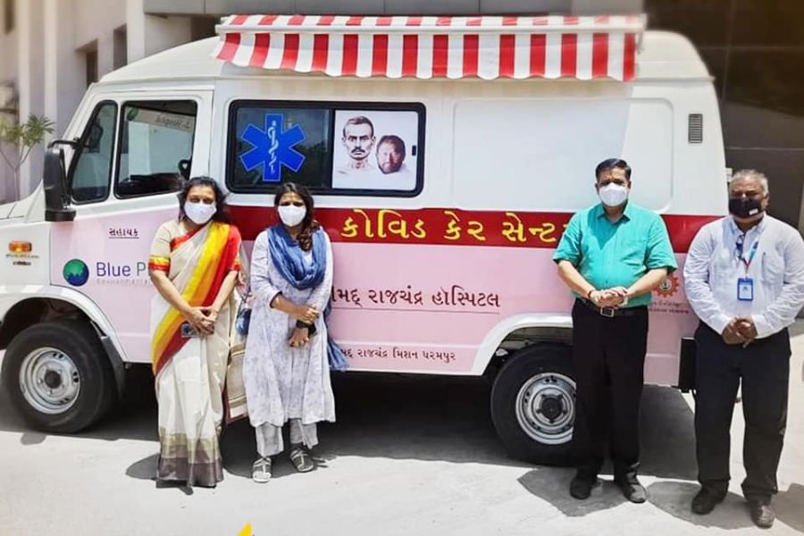 Inauguration of the Shrimad Rajchandra COVID and Vaccination Awareness Van by local government officials